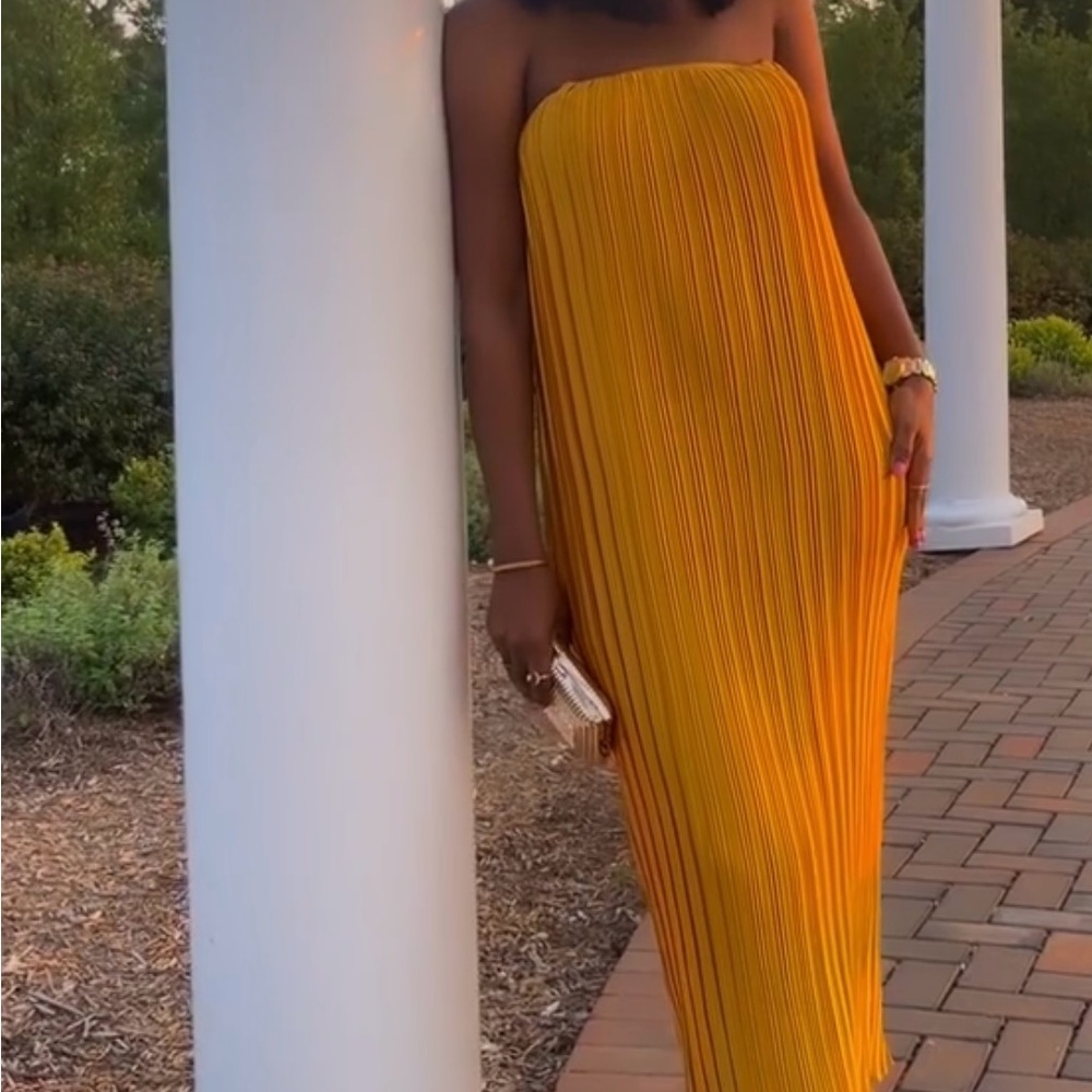 Yellow plisse fabric dress